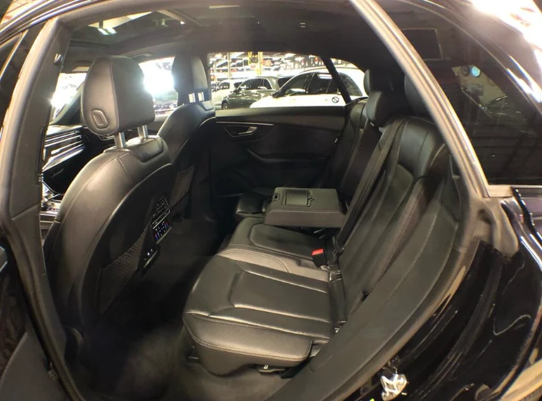 Audi Q8 PROGRESSIVE* DISTR* 21INCH* 360, снимка 13 - Автомобили и джипове - 53500500
