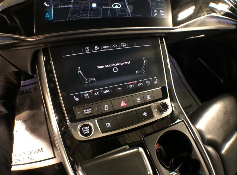 Audi Q8 PROGRESSIVE* DISTR* 21INCH* 360, снимка 11 - Автомобили и джипове - 53500500