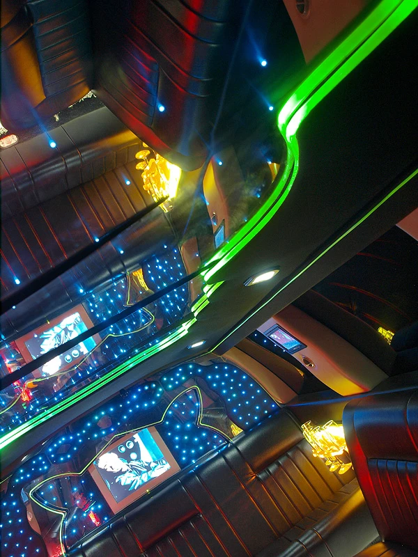 Lincoln Navigator 180-inch Stretch Limousine by Empire , снимка 12 - Автомобили и джипове - 54184051