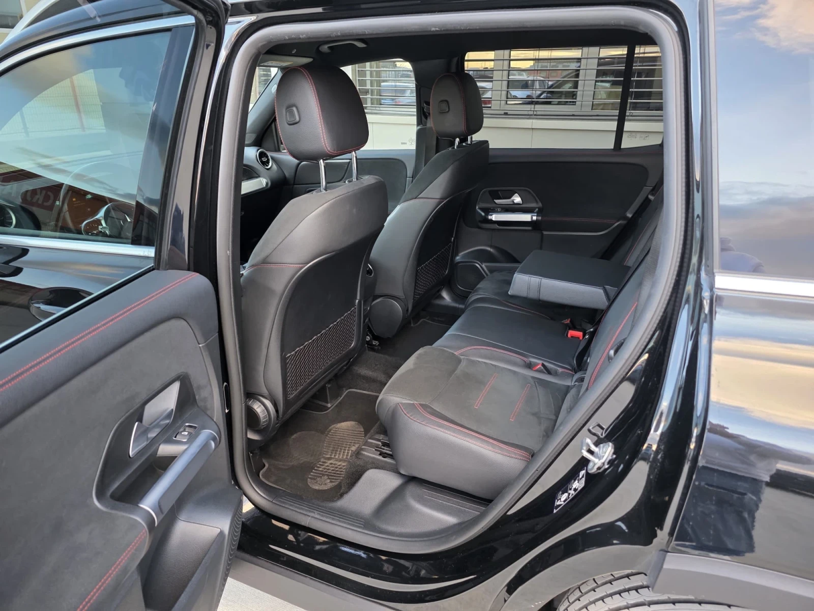 Mercedes-Benz GLB * AMG* HEAD-UP* 4-MATIC*  - изображение 10