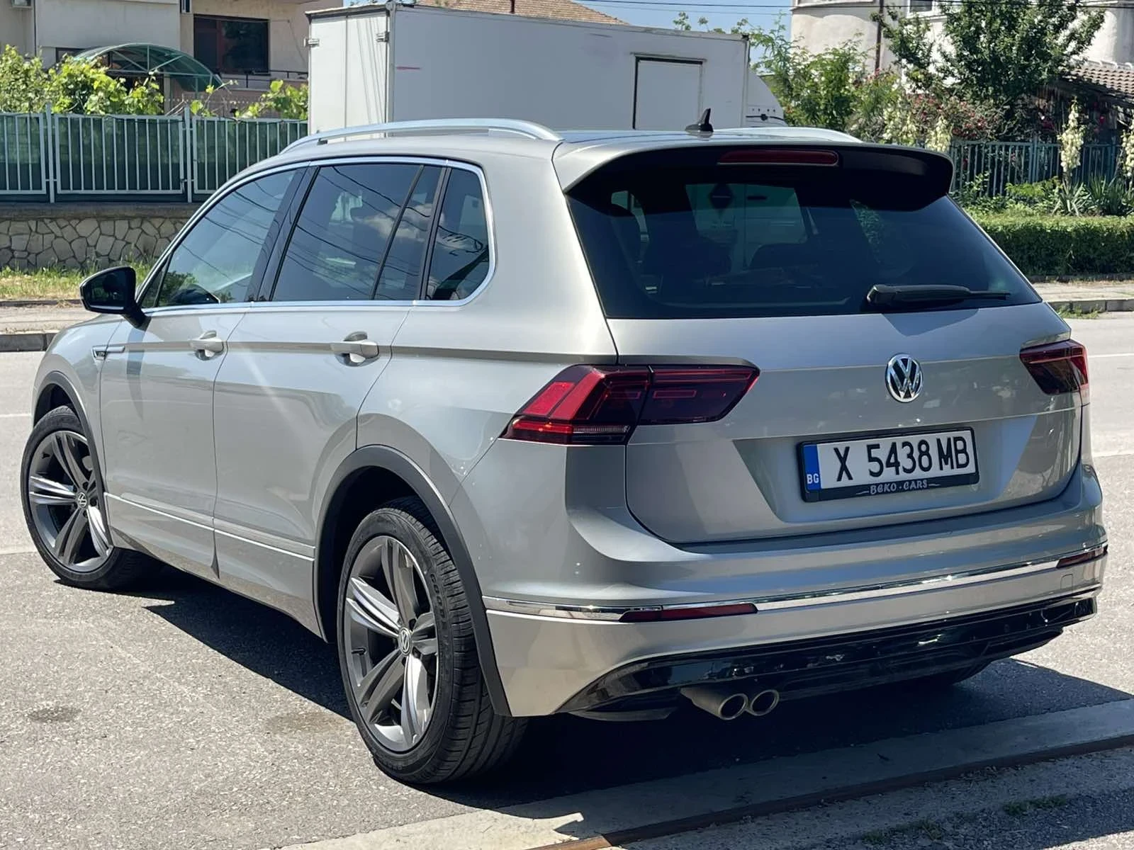 VW Tiguan R-LINE 4X4, снимка 2 - Автомобили и джипове - 54902809