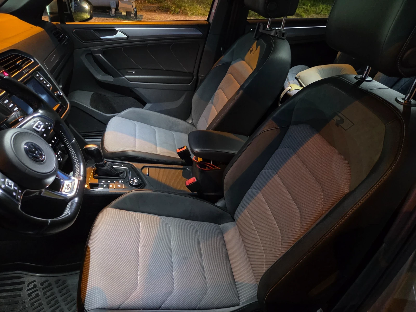 VW Tiguan R-LINE 4X4, снимка 14 - Автомобили и джипове - 54902809