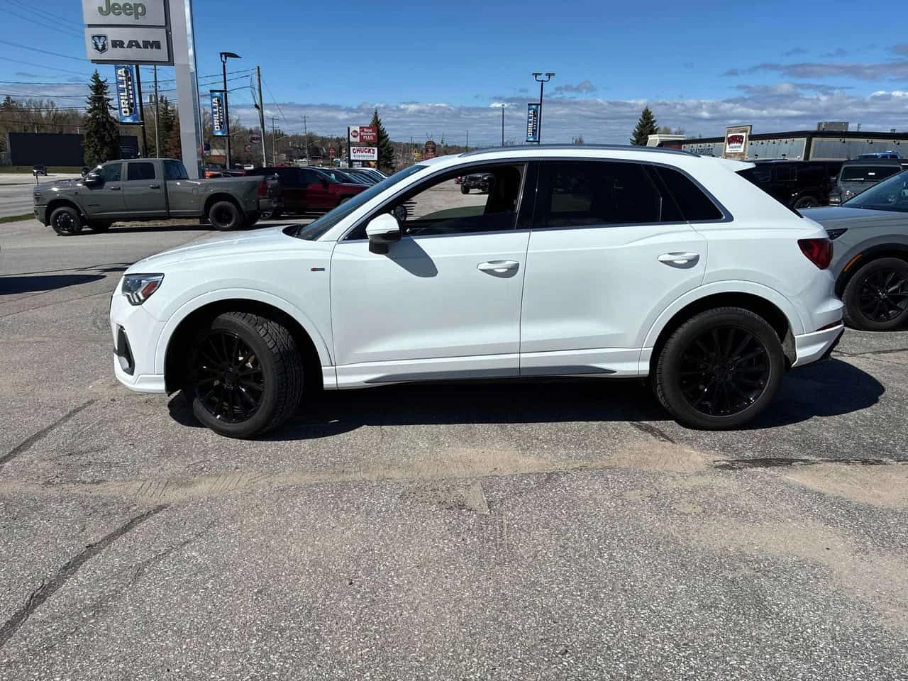Audi Q3 * Progressiv * АВТОКРЕДИТ БЕЗ ПЪРВОНАЧАЛНА ВНОСКА*, снимка 2 - Автомобили и джипове - 54966057