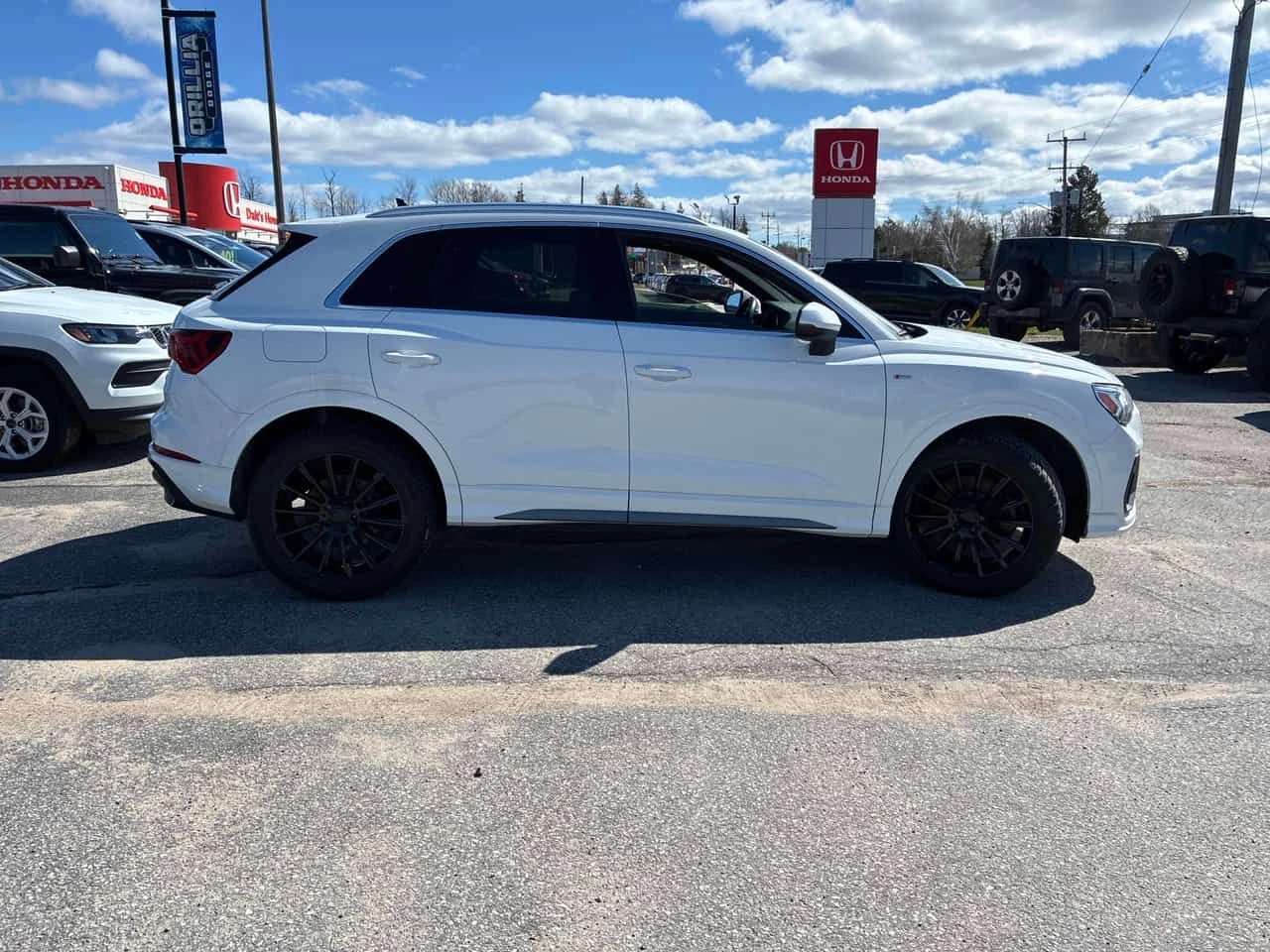 Audi Q3 * Progressiv * АВТОКРЕДИТ БЕЗ ПЪРВОНАЧАЛНА ВНОСКА*, снимка 3 - Автомобили и джипове - 54966057