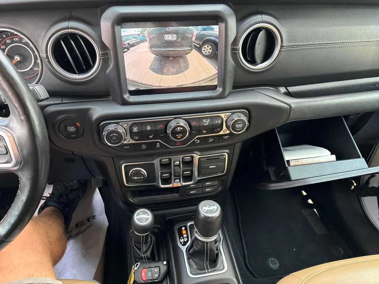 Jeep Wrangler * Sahara * CARFAX * ЦЕНА ДО БГ, снимка 10 - Автомобили и джипове - 55263100