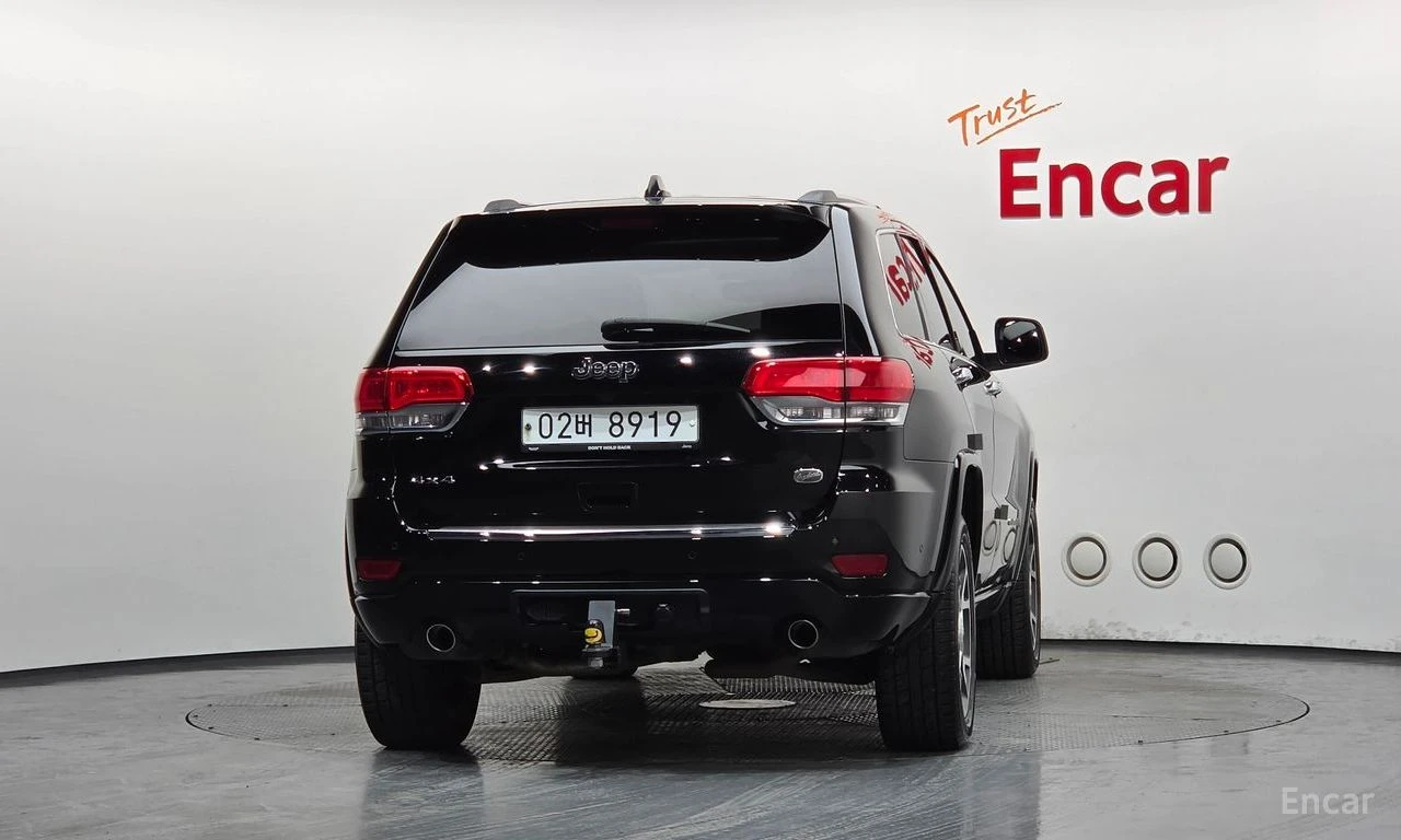 Jeep Grand cherokee 3.6* V6* 8ZF* OVERLAND* ДИСТРОНИК* ОБДУХВАНЕ* КАМЕ, снимка 4 - Автомобили и джипове - 55920563