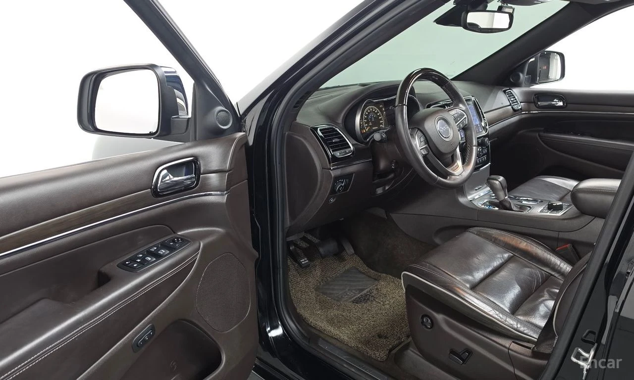 Jeep Grand cherokee 3.6* V6* 8ZF* OVERLAND* ДИСТРОНИК* ОБДУХВАНЕ* КАМЕ, снимка 5 - Автомобили и джипове - 55920563