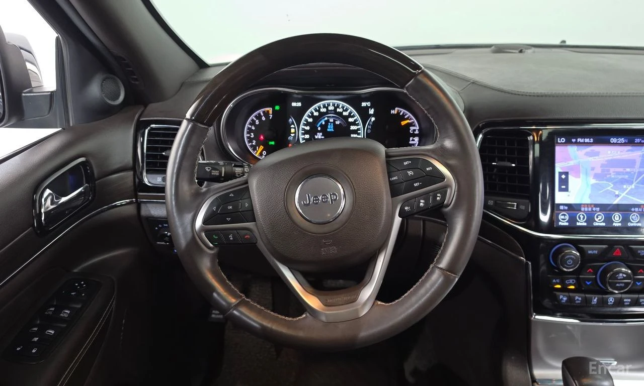 Jeep Grand cherokee 3.6* V6* 8ZF* OVERLAND* ДИСТРОНИК* ОБДУХВАНЕ* КАМЕ, снимка 7 - Автомобили и джипове - 55920563