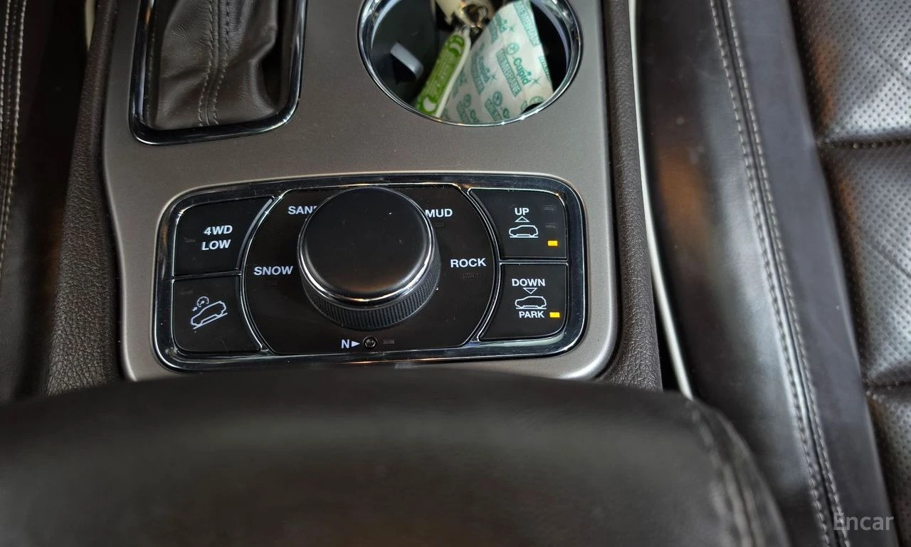 Jeep Grand cherokee 3.6* V6* 8ZF* OVERLAND* ДИСТРОНИК* ОБДУХВАНЕ* КАМЕ, снимка 11 - Автомобили и джипове - 55920563