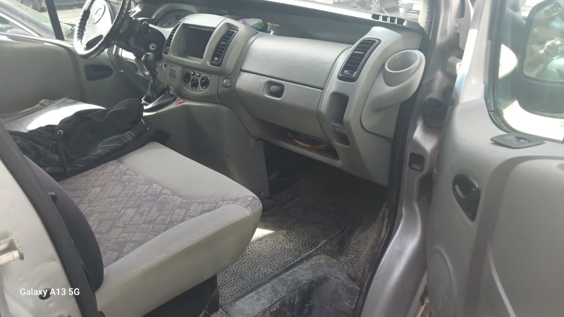 Opel Vivaro, снимка 4 - Бусове и автобуси - 47524861