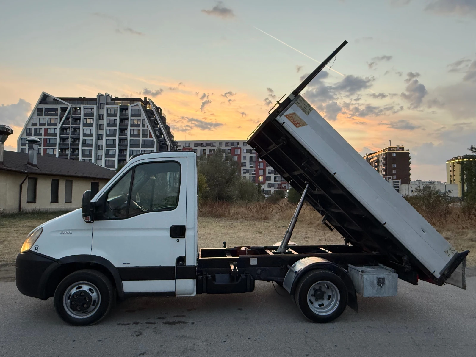 Iveco 35c15 3-стр самосвал, снимка 5 - Бусове и автобуси - 56060360