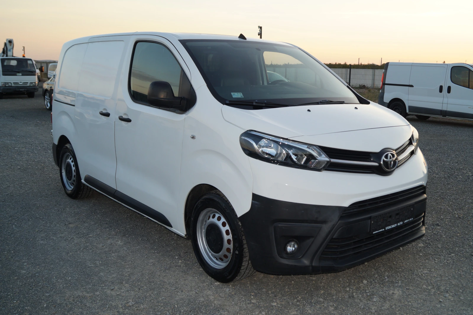 Toyota Proace 1.6d 116к.с., снимка 3 - Бусове и автобуси - 56143719
