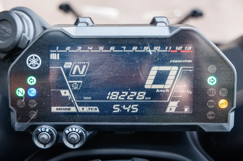 Yamaha Mt-09 Niken, снимка 13 - Мотоциклети и мототехника - 53420035