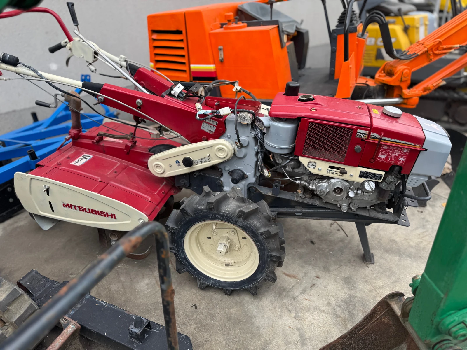  Mitsubishi D-700 | Mobile.bg   1