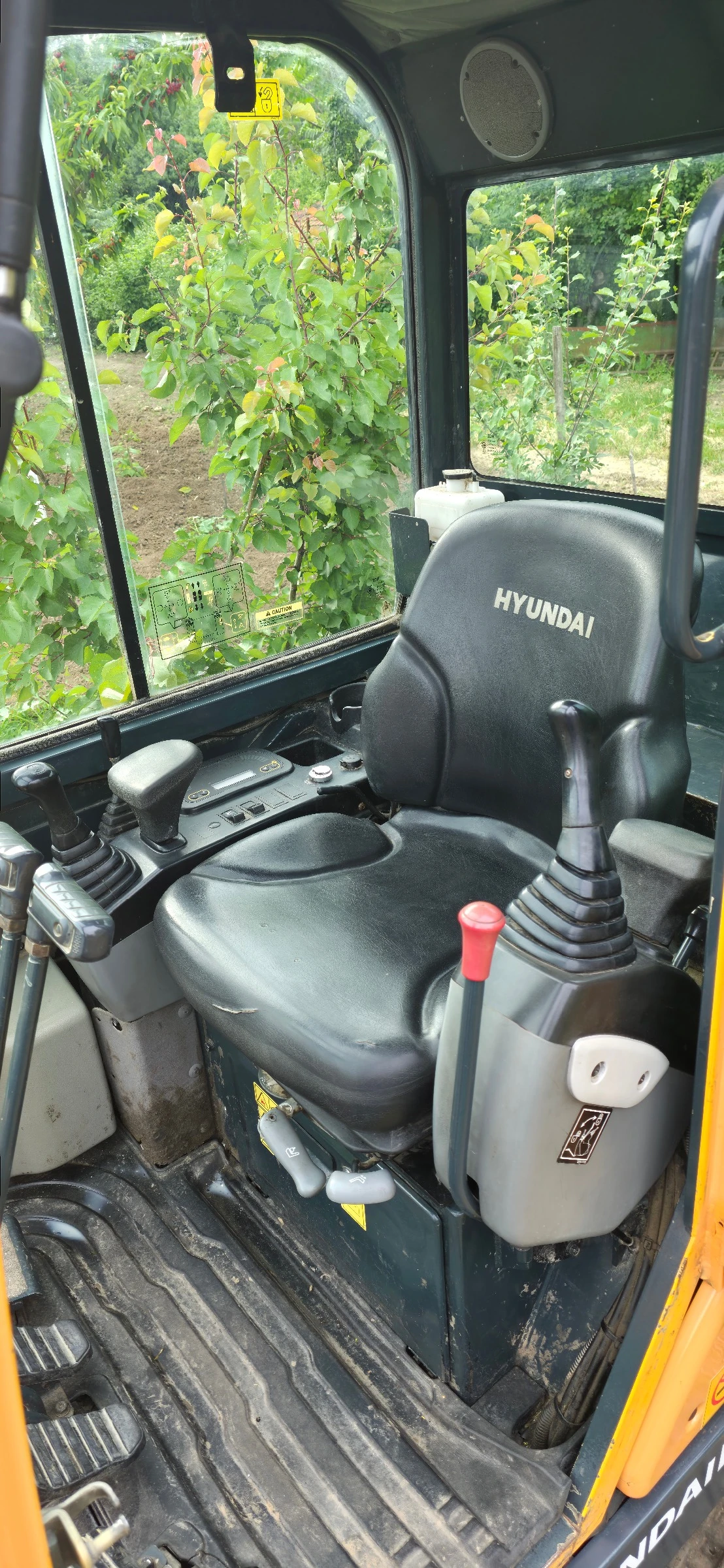 Багер Hyundai 2.1т.ROBEX, снимка 4 - Индустриална техника - 54745309