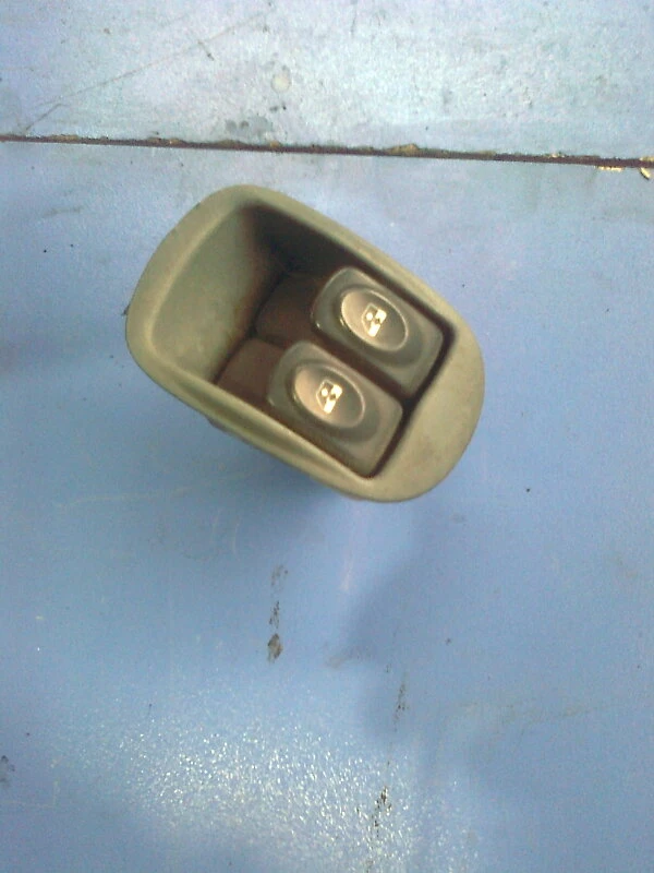 Копче ел.стъкла за Рено Сценик (предно ляво)