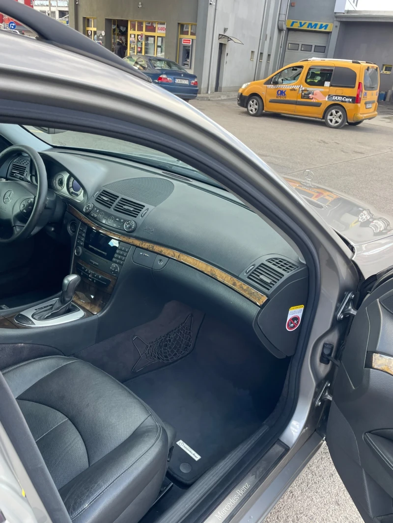 Mercedes-Benz E 220 Е220 Автомат/КОЖА, снимка 9 - Автомобили и джипове - 48371540