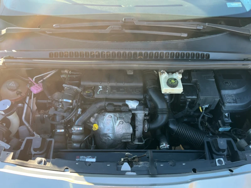 Peugeot 5008 1.6 Hdi , Android, снимка 17 - Автомобили и джипове - 50699007