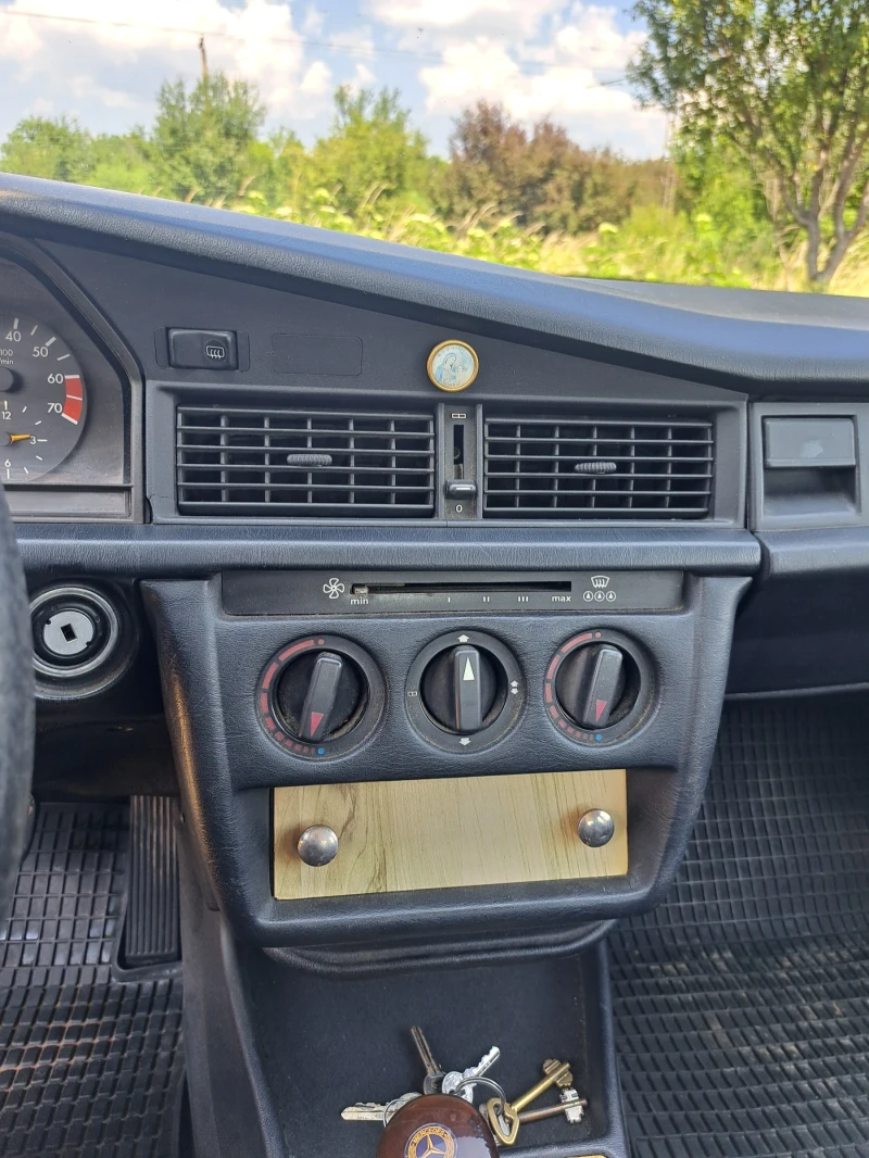 Mercedes-Benz 190 2.0 , снимка 5 - Автомобили и джипове - 52904314