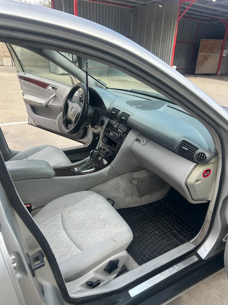 Mercedes-Benz C 270, снимка 6 - Автомобили и джипове - 52324582