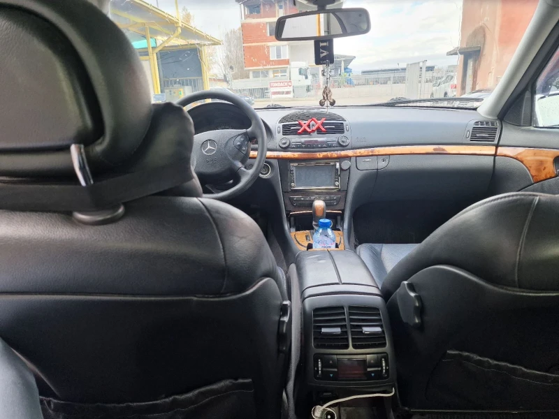 Mercedes-Benz E 320, снимка 4 - Автомобили и джипове - 52355545