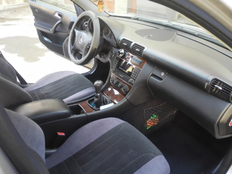 Mercedes-Benz C 180, снимка 10 - Автомобили и джипове - 52425800