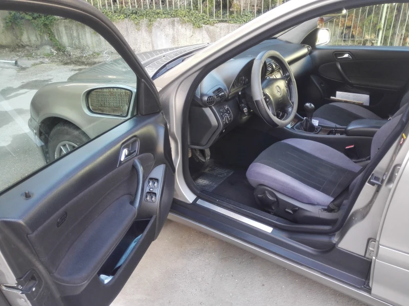 Mercedes-Benz C 180, снимка 6 - Автомобили и джипове - 52425800