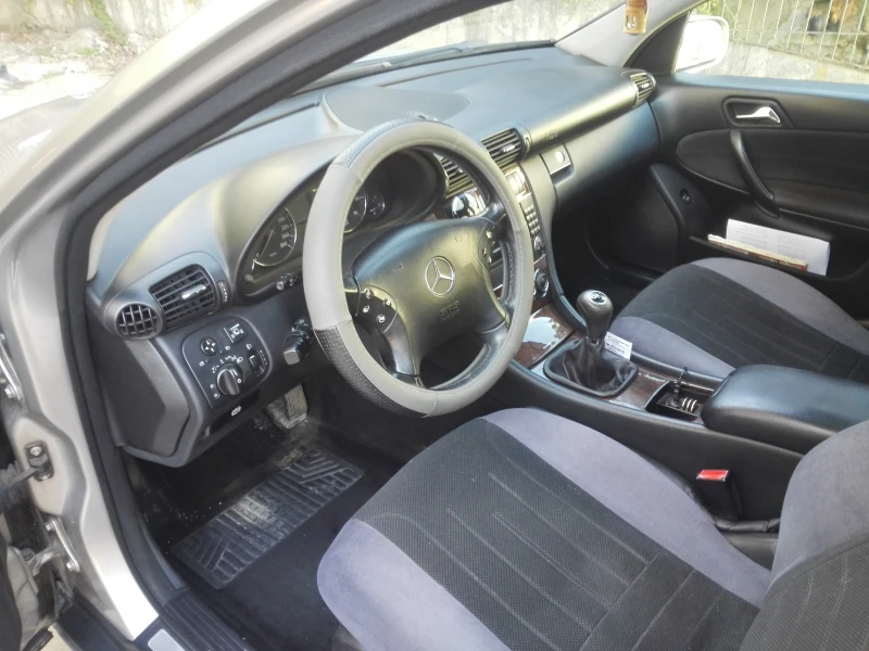 Mercedes-Benz C 180, снимка 7 - Автомобили и джипове - 52425800
