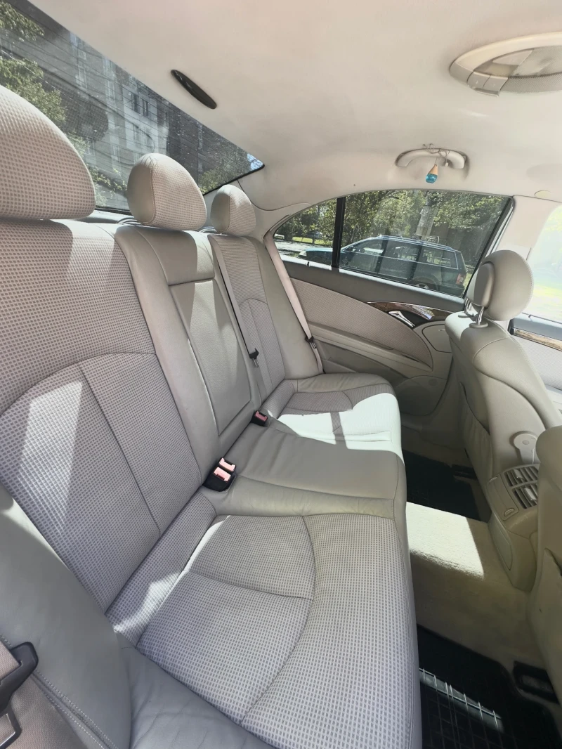 Mercedes-Benz E 220, снимка 9 - Автомобили и джипове - 52895977