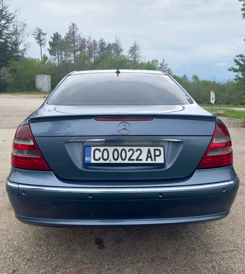 Mercedes-Benz E 220, снимка 4 - Автомобили и джипове - 52895977