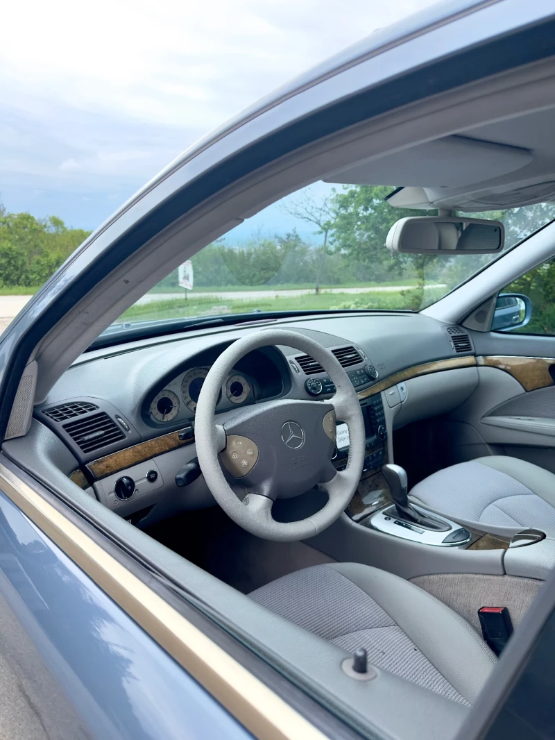 Mercedes-Benz E 220, снимка 6 - Автомобили и джипове - 52895977