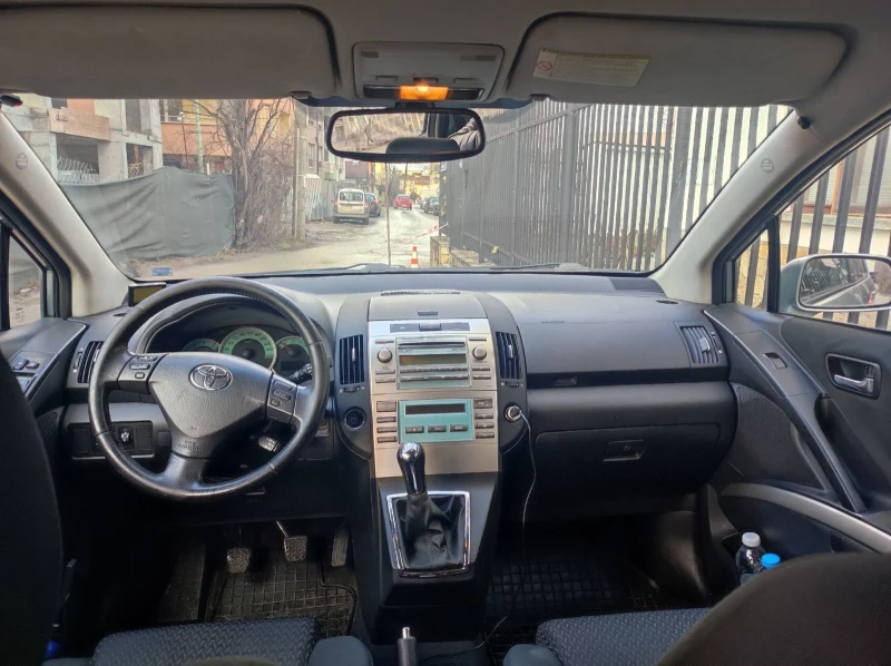 Toyota Corolla verso 2.2 D-4D, снимка 11 - Автомобили и джипове - 53297424