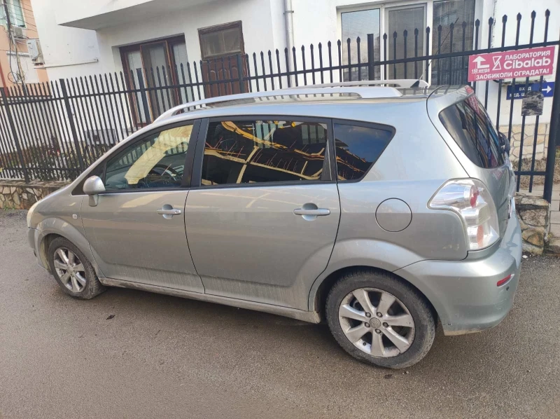 Toyota Corolla verso 2.2 D-4D, снимка 3 - Автомобили и джипове - 53297424