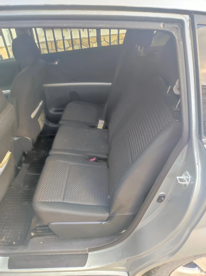 Toyota Corolla verso 2.2 D-4D, снимка 8 - Автомобили и джипове - 53297424