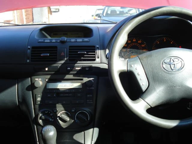 Toyota Avensis 2.0 D4D 116kc, снимка 6 - Автомобили и джипове - 35994198