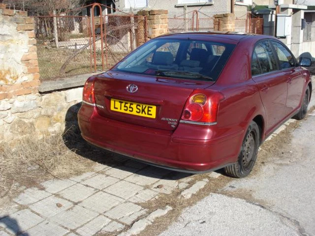 Toyota Avensis 2.0 D4D 116kc, снимка 3 - Автомобили и джипове - 35994198