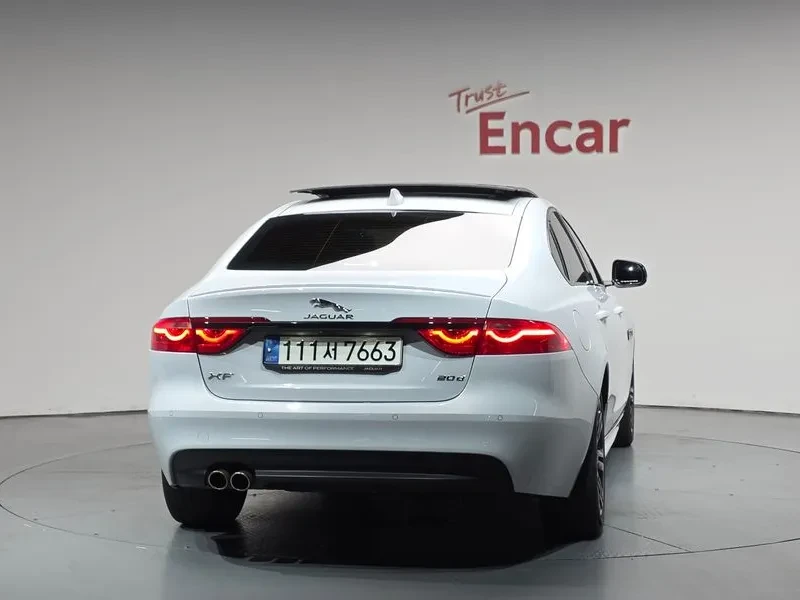 Jaguar Xf 20D CHECKERED FLAG EDITION, снимка 3 - Автомобили и джипове - 54855079