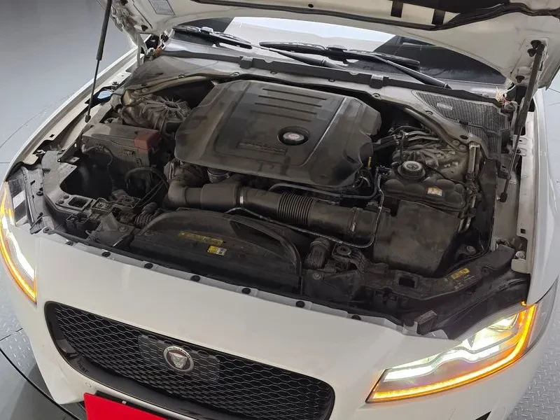 Jaguar Xf 20D CHECKERED FLAG EDITION, снимка 5 - Автомобили и джипове - 54855079