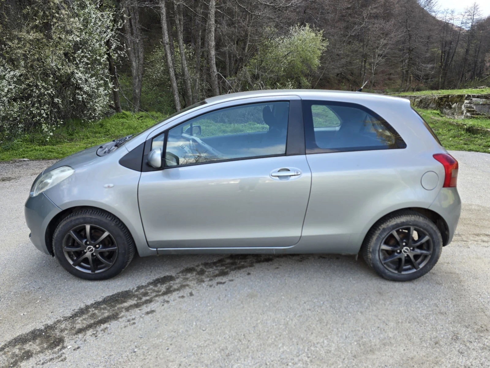 Toyota Yaris  - изображение 4
