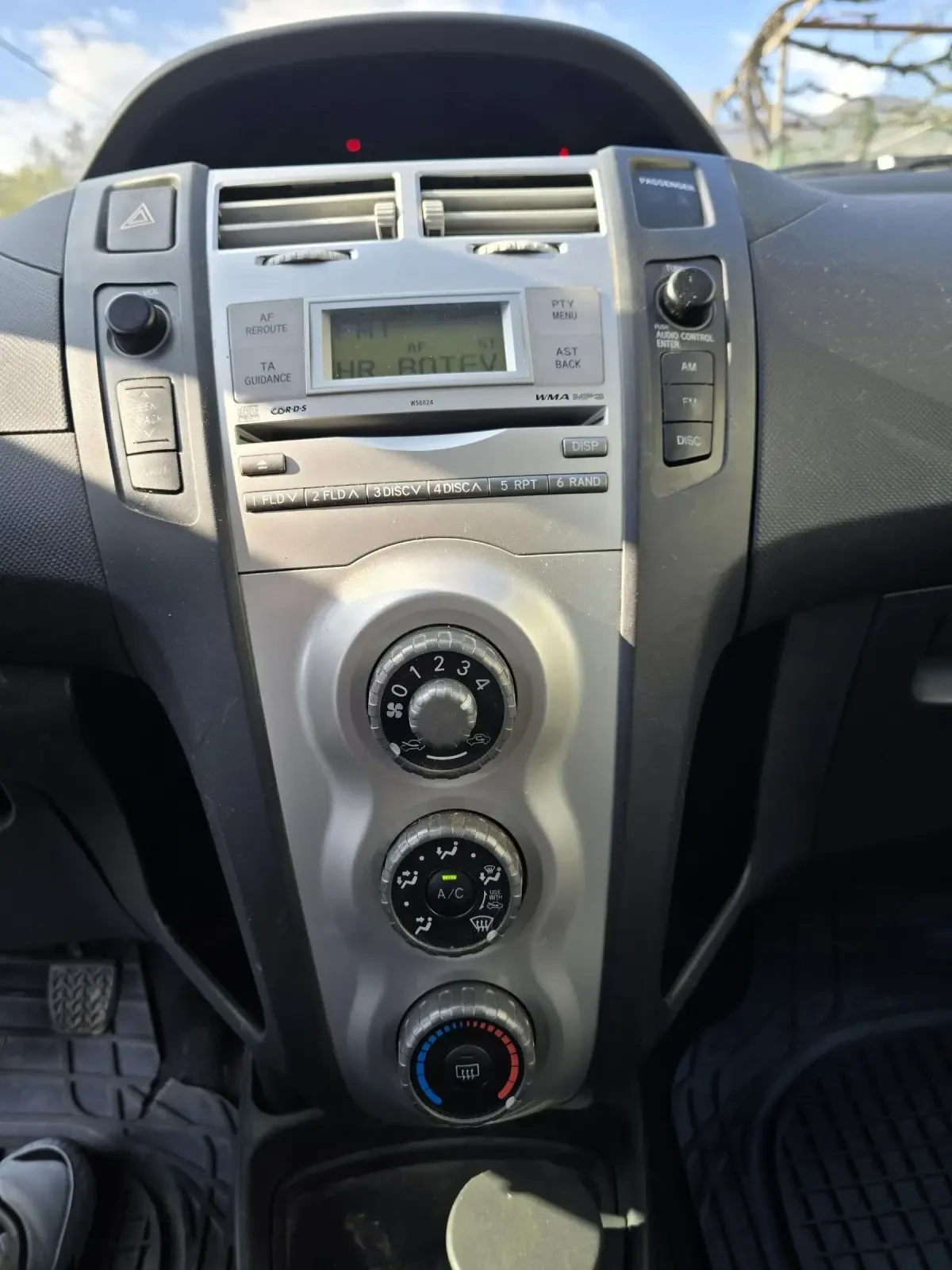Toyota Yaris  - изображение 9