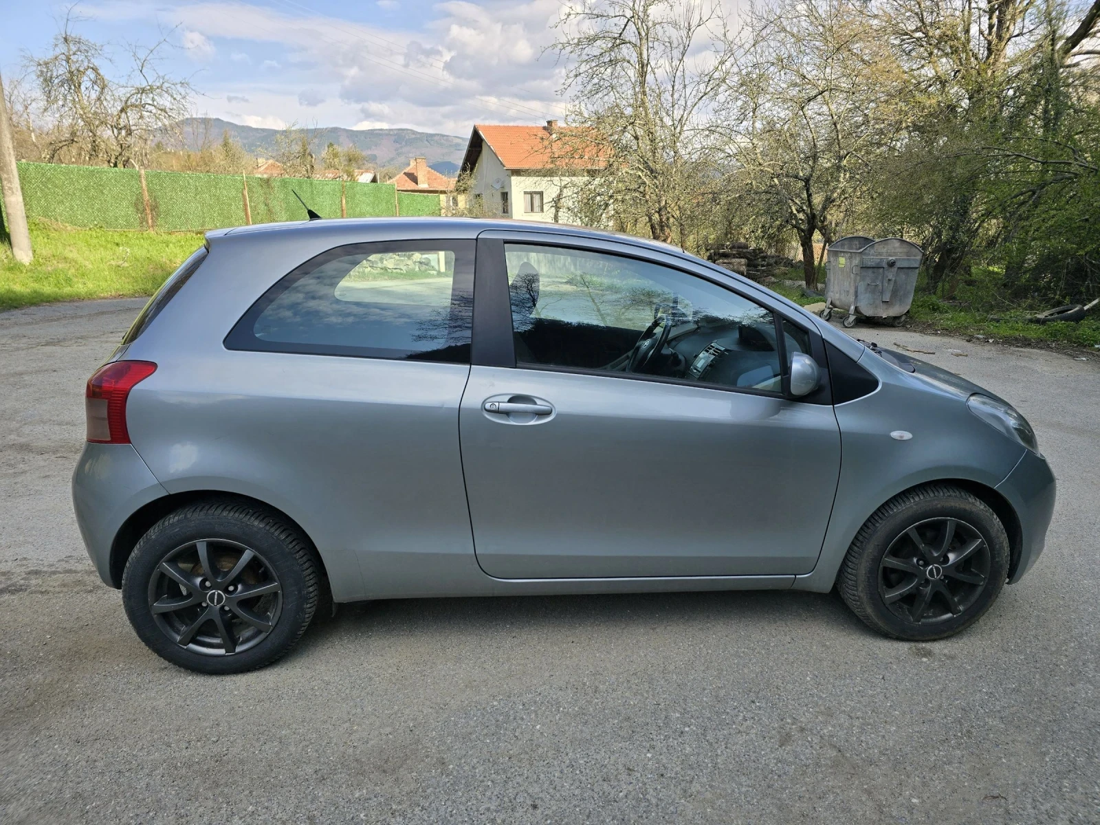 Toyota Yaris  - изображение 3