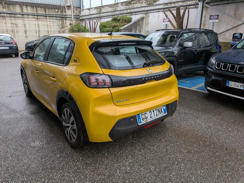 Peugeot 208 Active - изображение 3