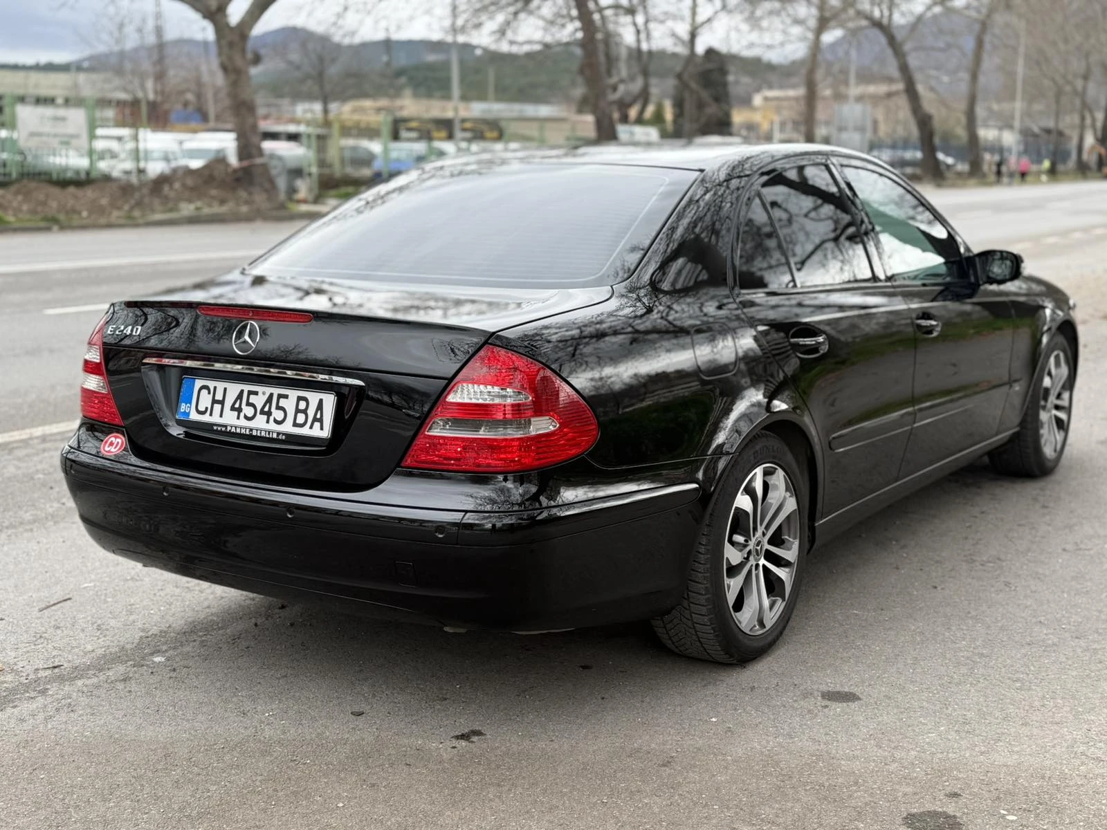 Mercedes-Benz E 240 Г-Я, УНИКАТ 100000км, ДИПЛОМАТ, снимка 4 - Автомобили и джипове - 54067172