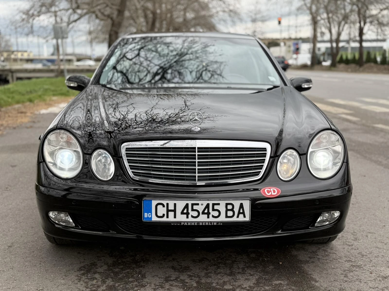Mercedes-Benz E 240 Г-Я, УНИКАТ 100000км, ДИПЛОМАТ, снимка 2 - Автомобили и джипове - 54067172