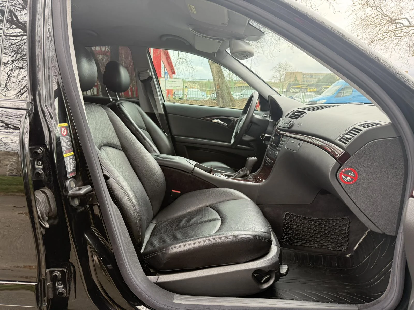 Mercedes-Benz E 240 Г-Я, УНИКАТ 100000км, ДИПЛОМАТ, снимка 8 - Автомобили и джипове - 54067172