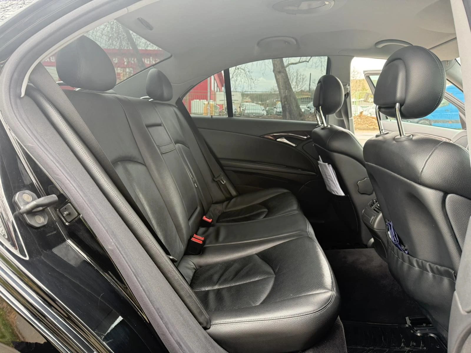 Mercedes-Benz E 240 Г-Я, УНИКАТ 100000км, ДИПЛОМАТ, снимка 14 - Автомобили и джипове - 54067172