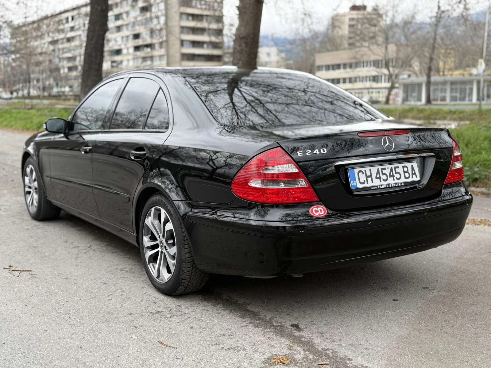 Mercedes-Benz E 240 Г-Я, УНИКАТ 100000км, ДИПЛОМАТ, снимка 6 - Автомобили и джипове - 54067172