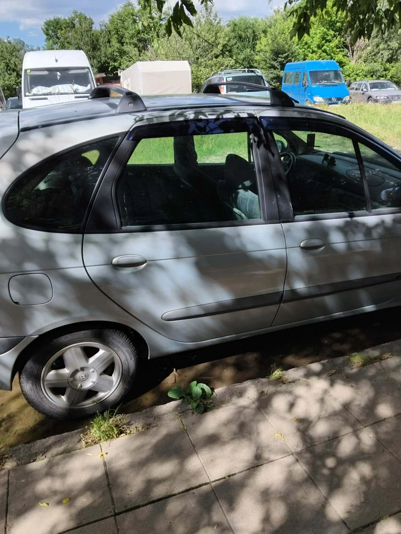 Renault Scenic 1.9 dci, снимка 3 - Автомобили и джипове - 54972232