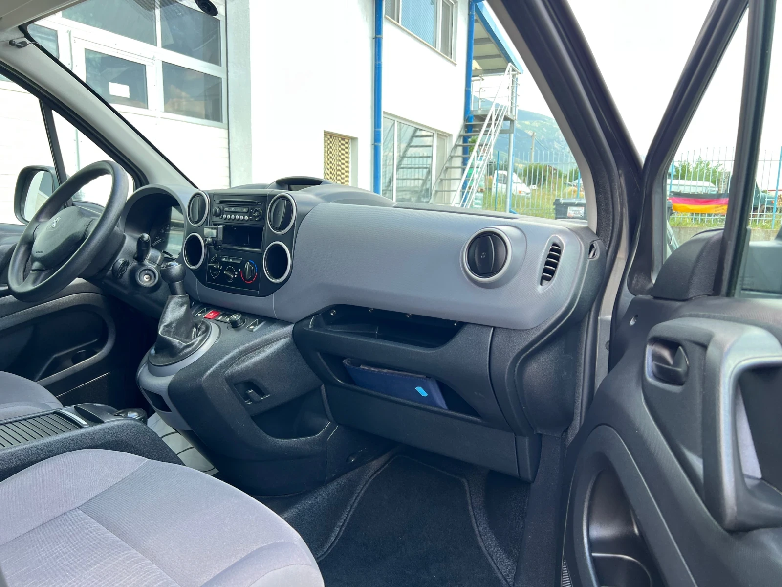 Peugeot Partner Maxi / 2014г. / Климатик, снимка 14 - Автомобили и джипове - 55103288
