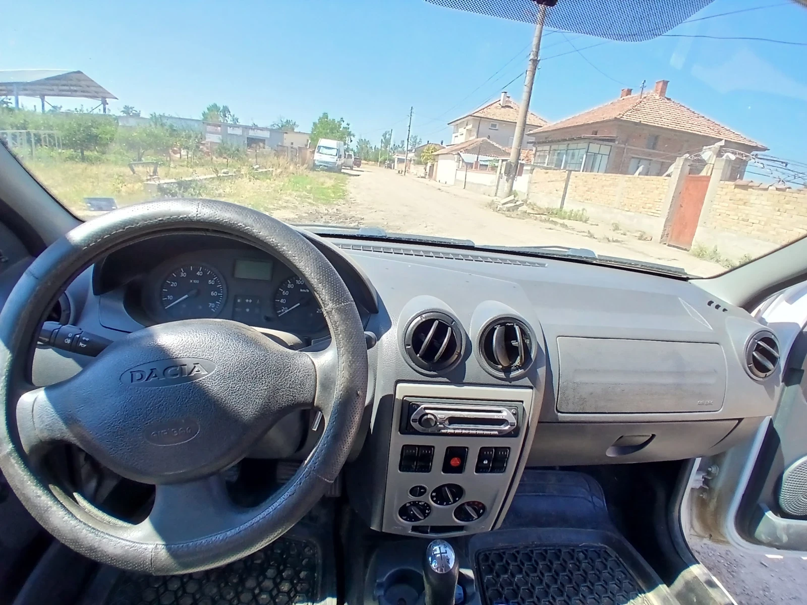 Dacia Logan, снимка 6 - Автомобили и джипове - 55199189